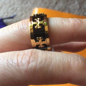 $88 Tory Burch Enamel Raised Logo Gold Ring 6